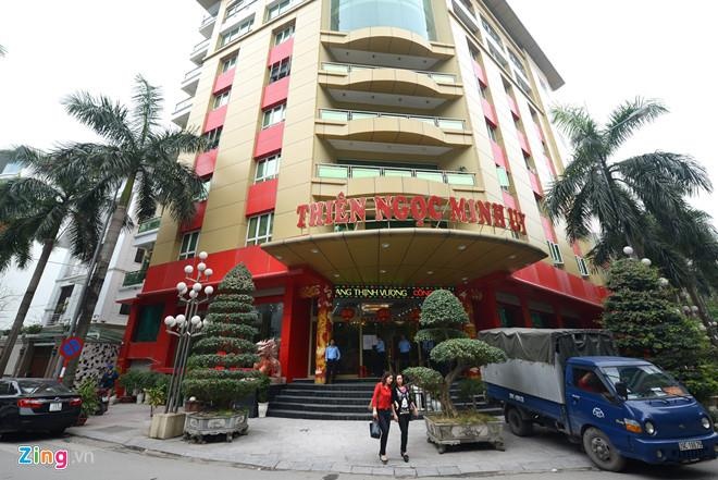 Hau due Thien Ngoc Minh Uy dung ban hang da cap anh 1