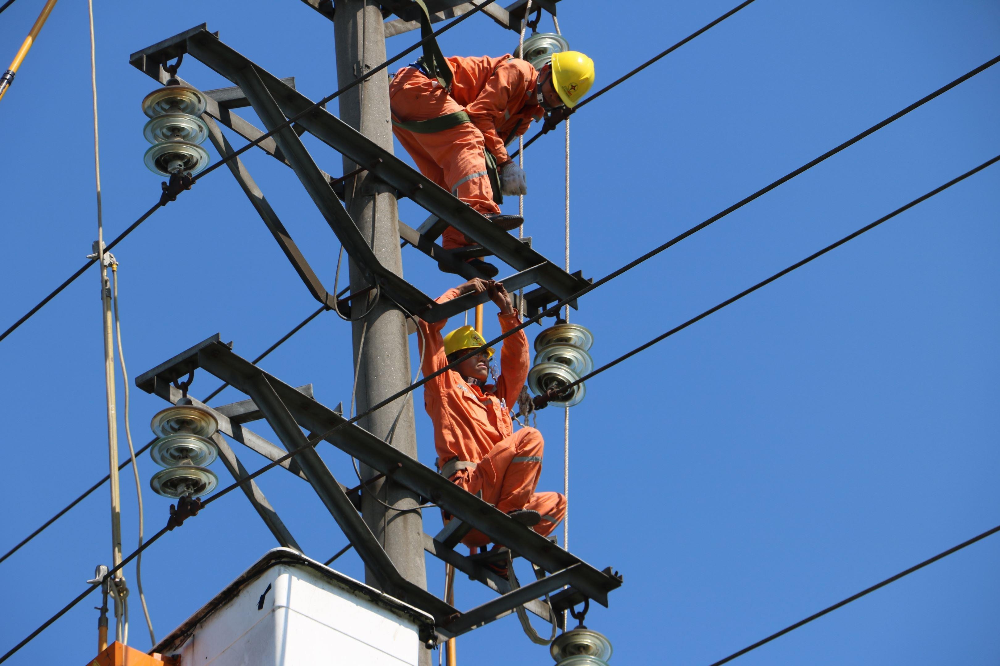 Pho thu tuong: Tiep tuc danh gia tac dong cua viec tang gia dien hinh anh