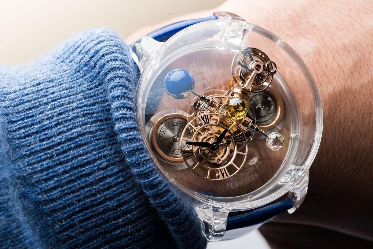 Luat quy dinh ra sao ve viec hoan thue cho be 9 tuoi mua dong ho 6 ty? hinh anh