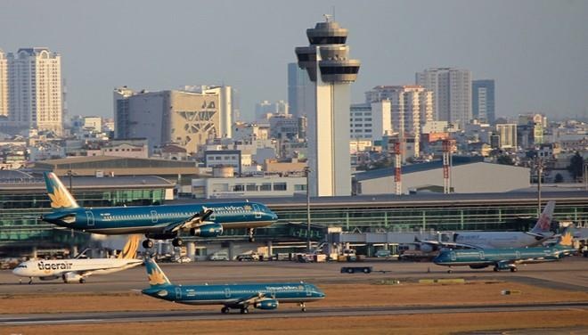 San bay Tan Son Nhat dung phat thanh thong tin chuyen bay tu 1/7 hinh anh