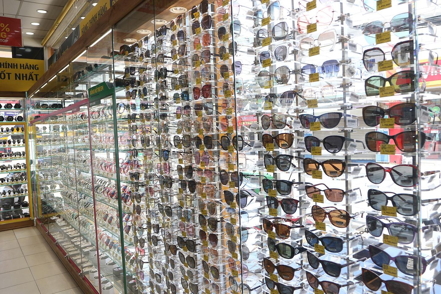 The Gioi Di Dong ban them mat kinh anh 3