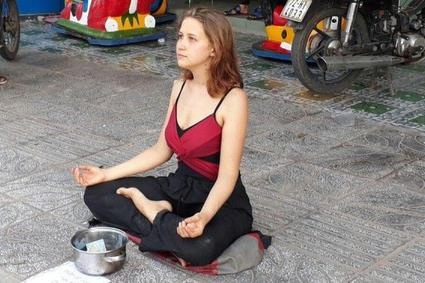 An xin de di du lich - trao luu xau xi hinh anh