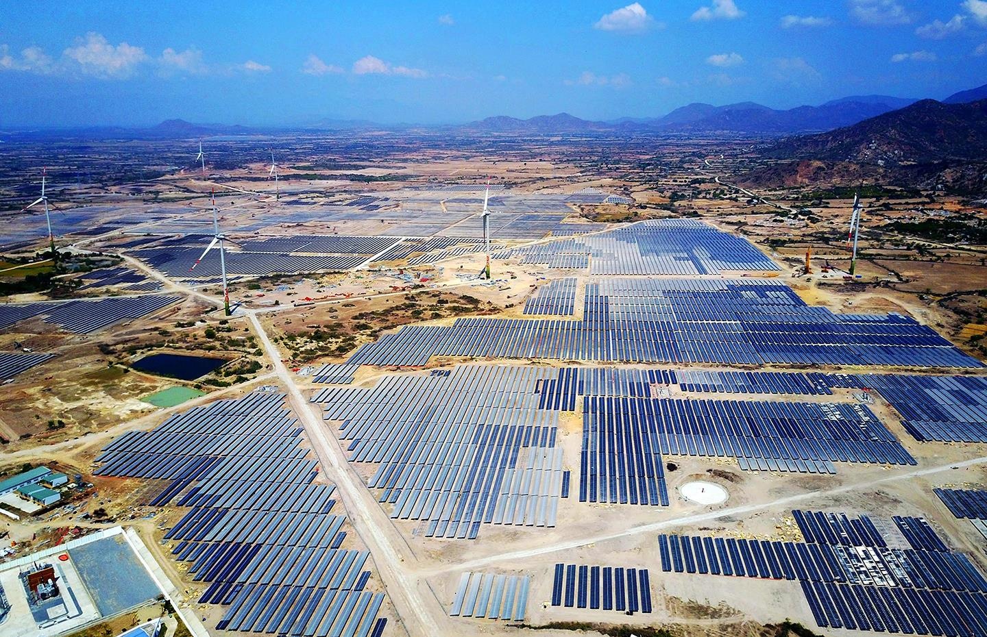 Qua tai vi dien mat troi, EVN cap tap dau tu duong day hinh anh