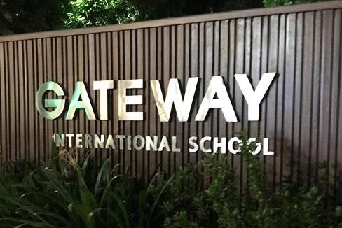 Chu dau tu truong Gateway la ai? hinh anh