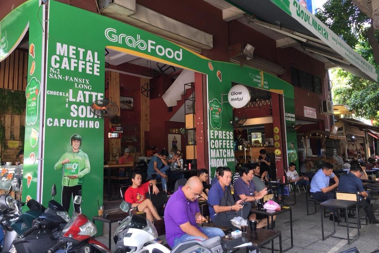 Quang cao bang bat via he, khach den nhung khong biet quan ten gi hinh anh