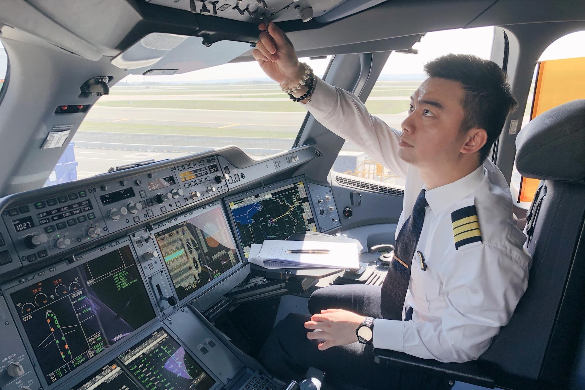 Can bao nhieu tien de hoc nghe phi cong o Viet Nam? hinh anh