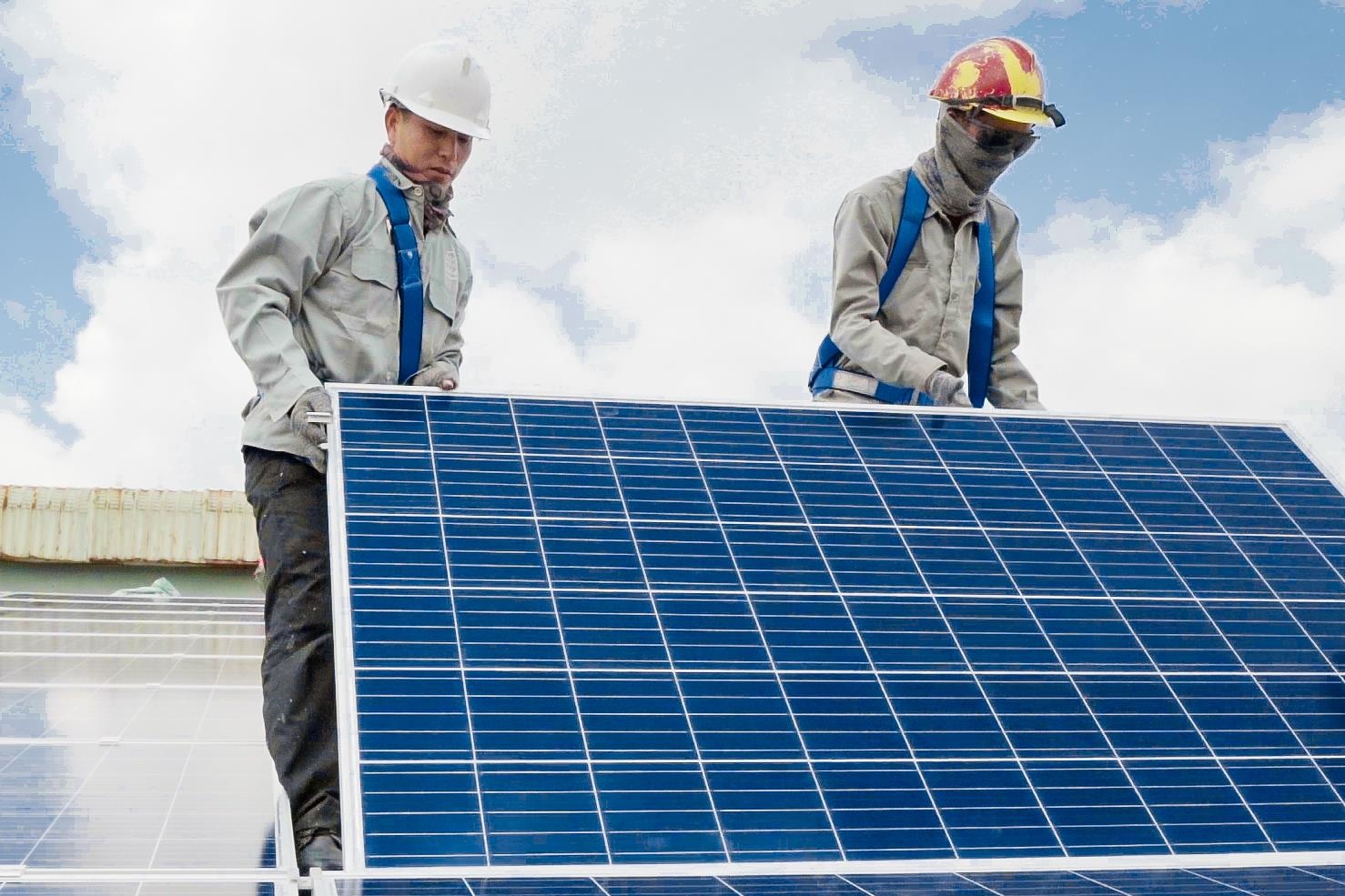 Doanh nghiep chua lap dien mat troi ap mai vi cho gia mua moi hinh anh