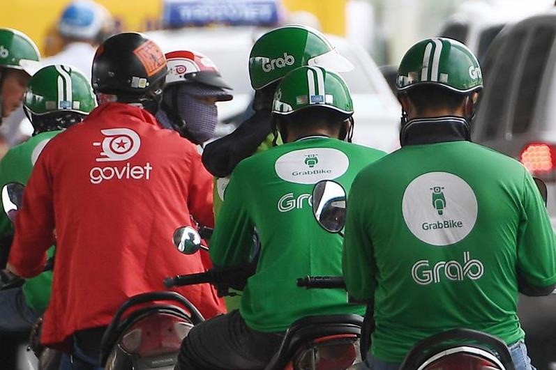 Tai xe Grab, Go-Viet thiet du be vi hai chu 'doi tac' hinh anh