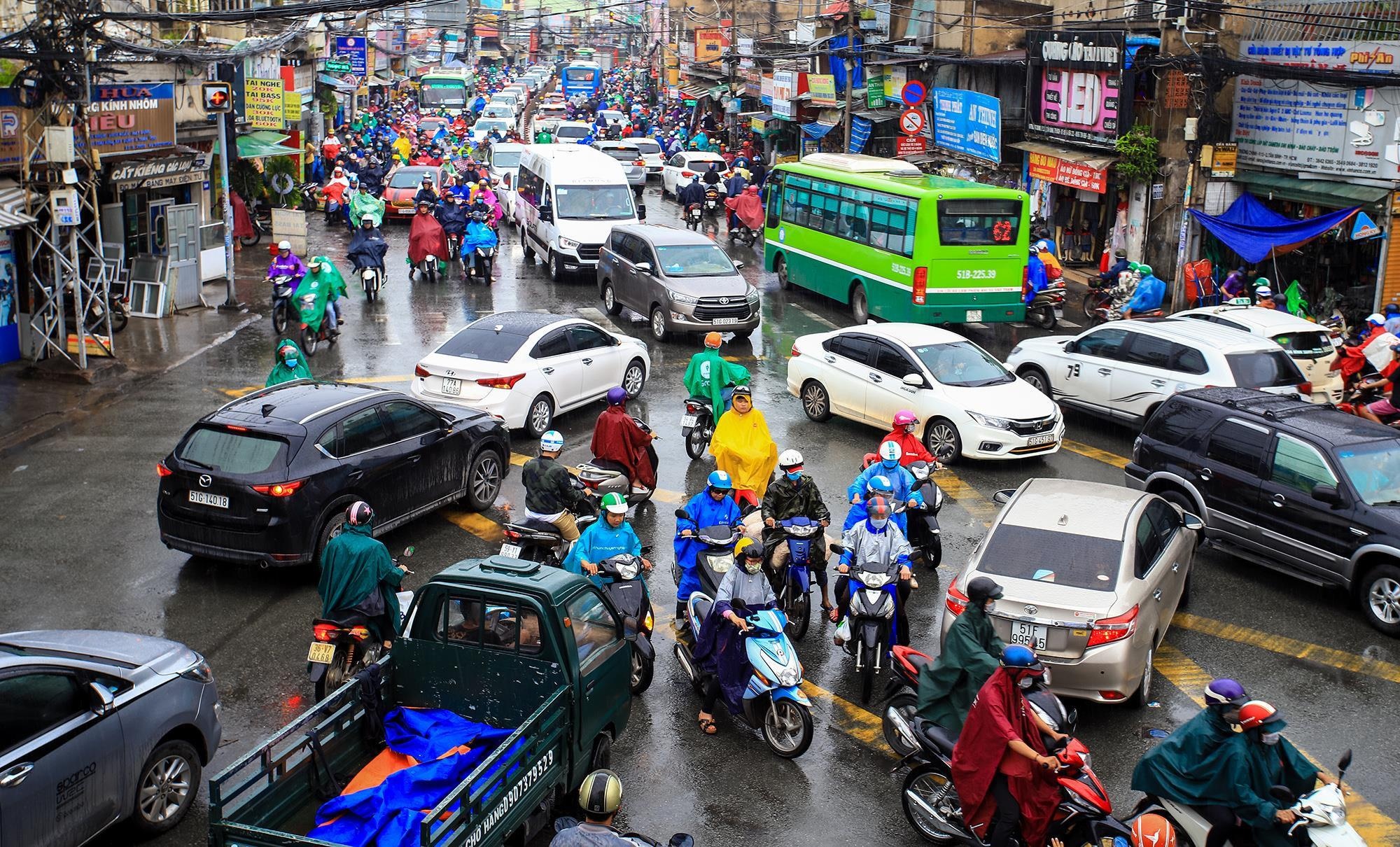 TP.HCM tang phi cap moi bien so oto, xe may, cao nhat 20 trieu dong hinh anh