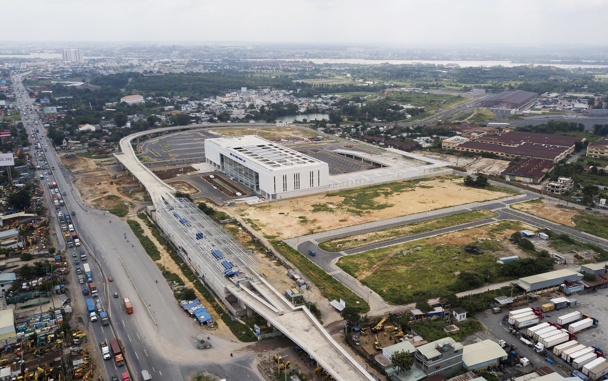 Ben xe mien Dong moi anh 1