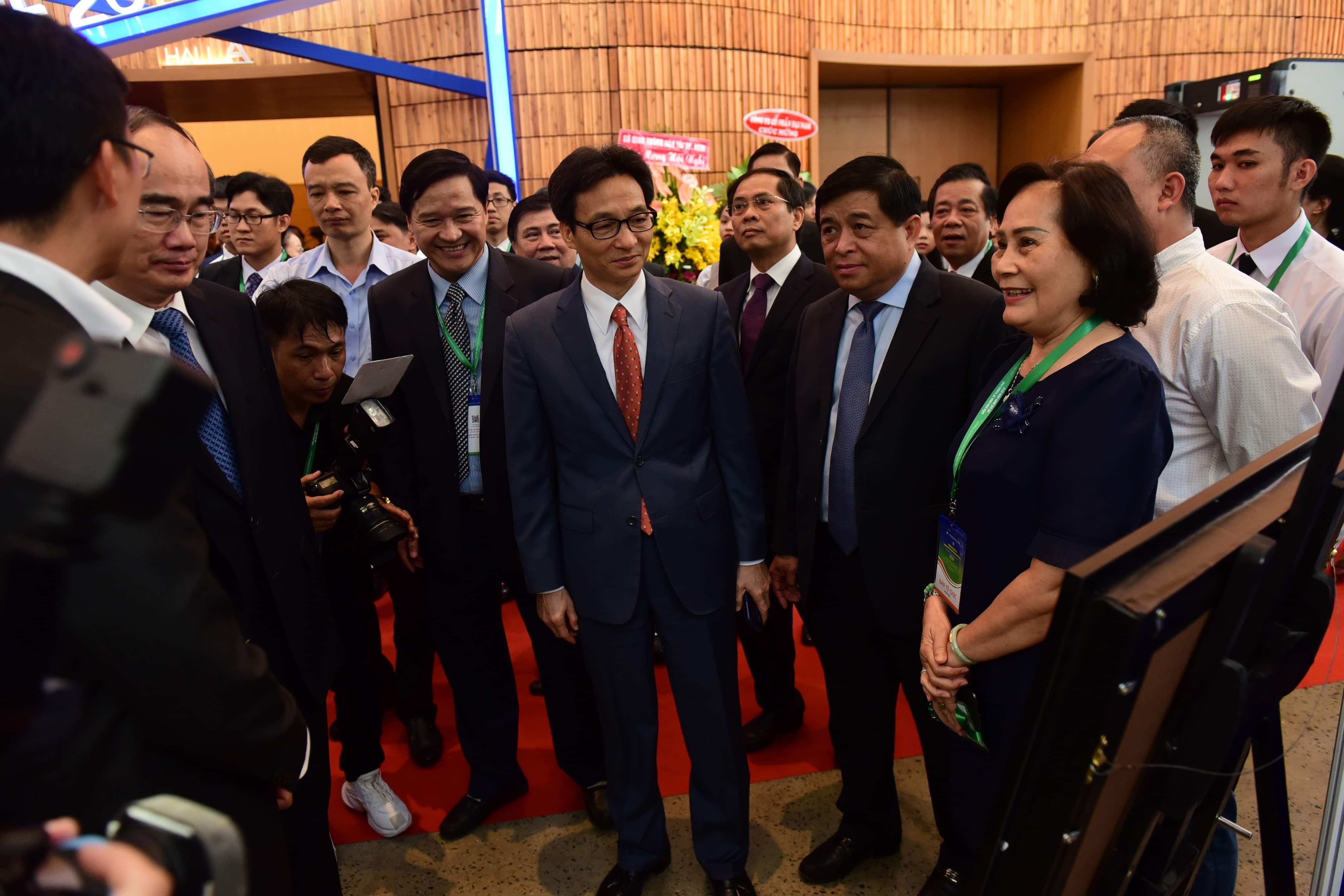 trung tam tai chinh quoc te anh 2