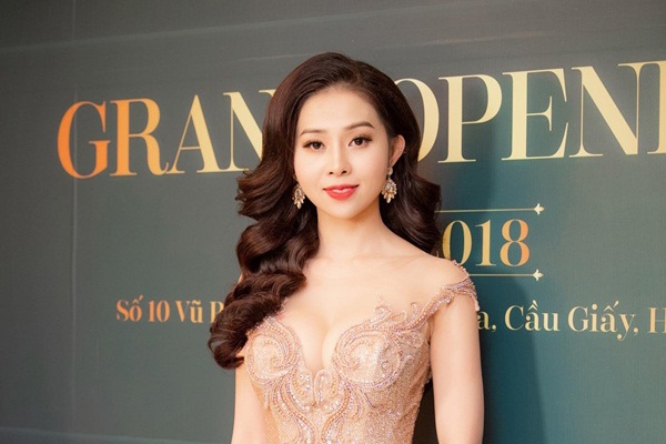 Nu pho giam doc bi bat anh 1