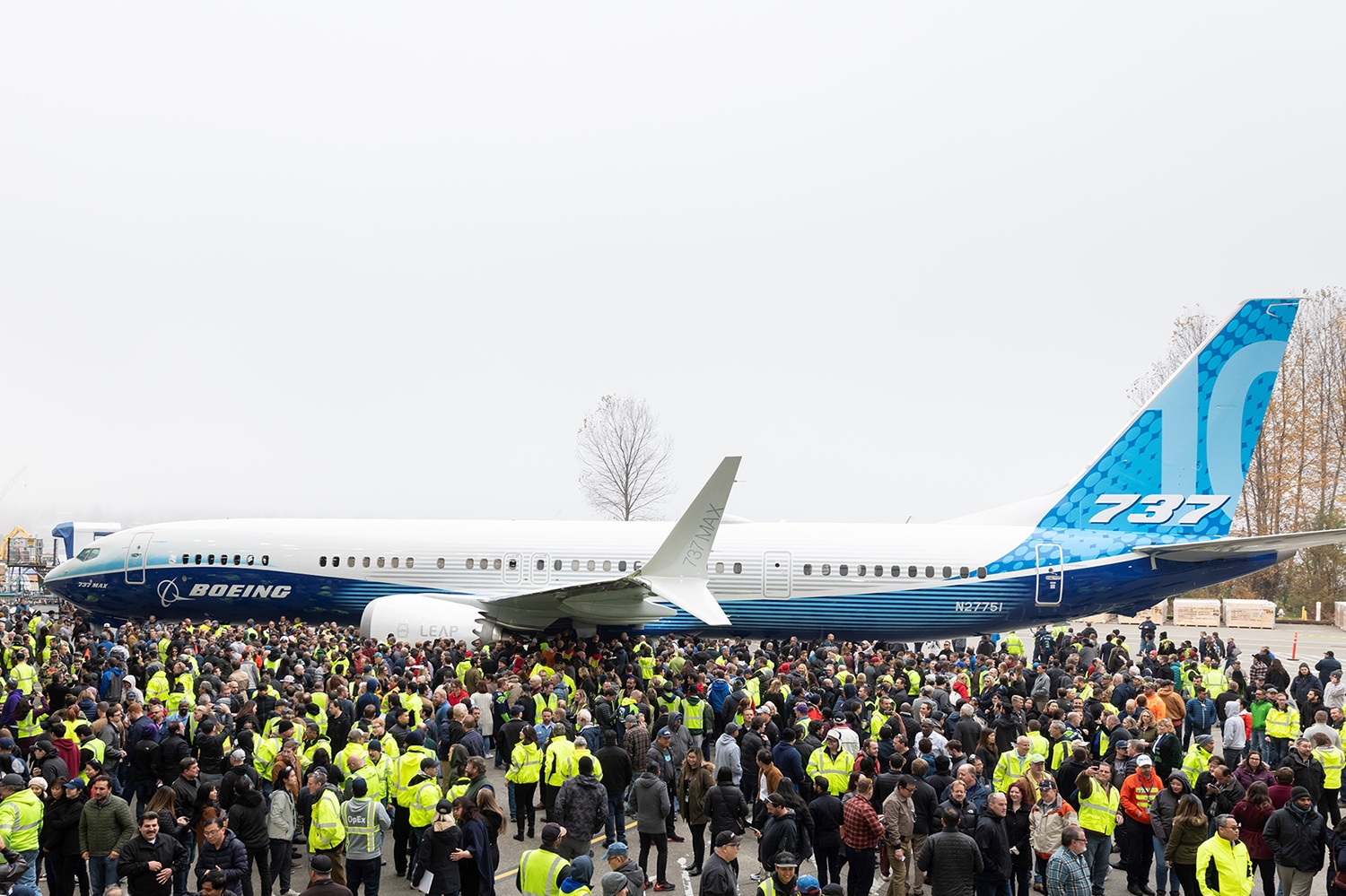 Tuong lai 737 Max chua ro rang, Boeing van ra mat phien ban moi hinh anh