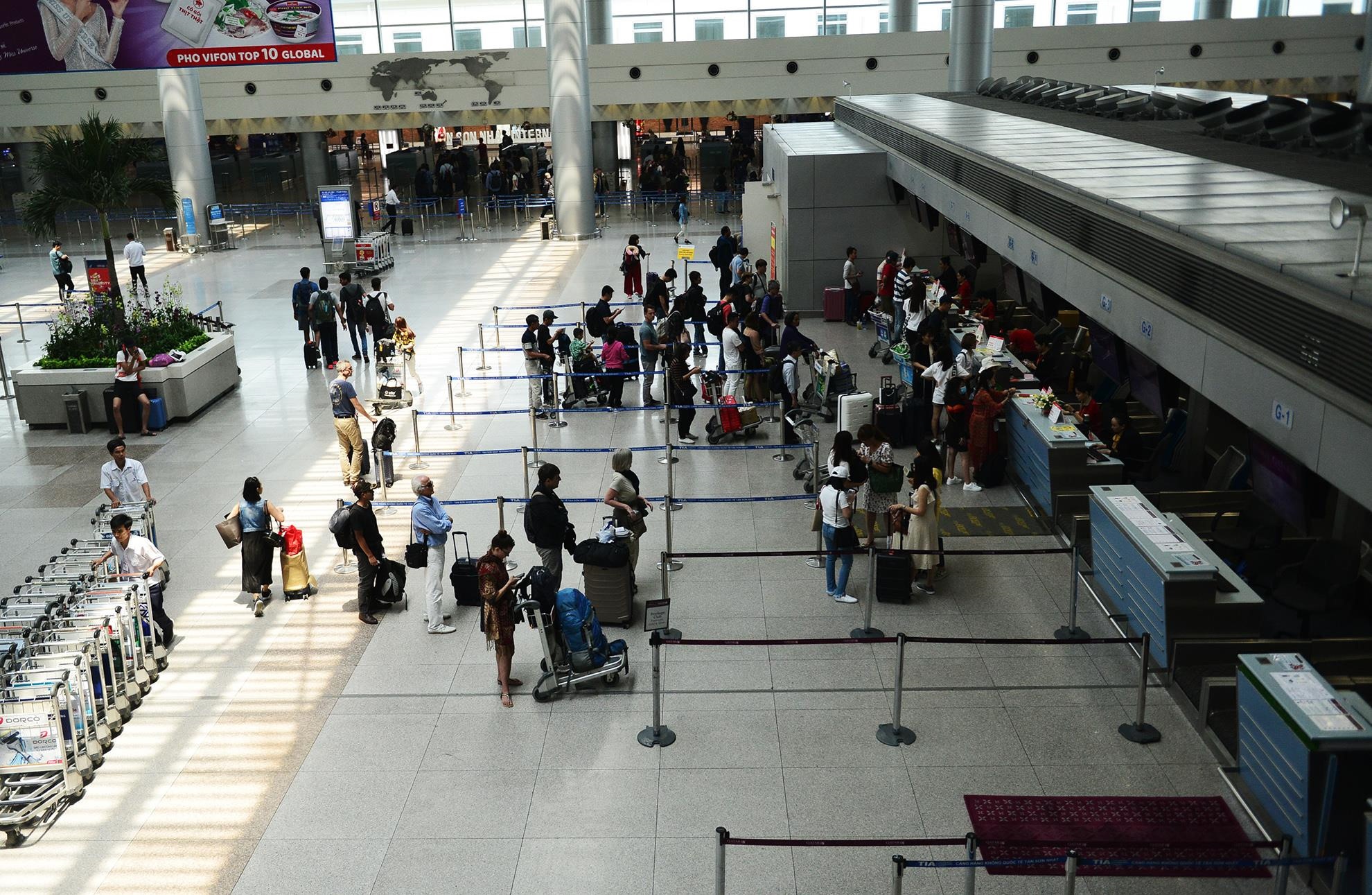 San bay Tan Son Nhat mat dien rang sang 18/12 hinh anh