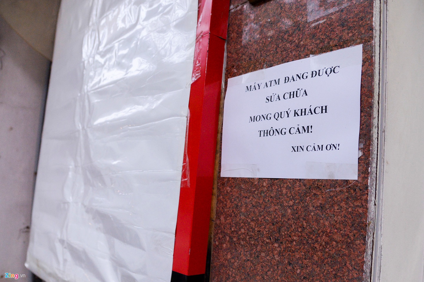 rut tien ATM dip Tet anh 1