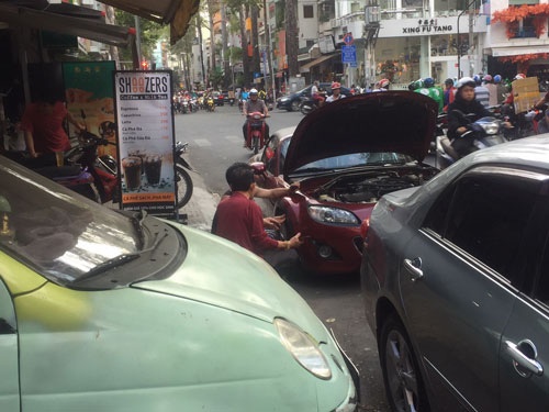 Qua tai dich vu tan trang oto dip Tet hinh anh