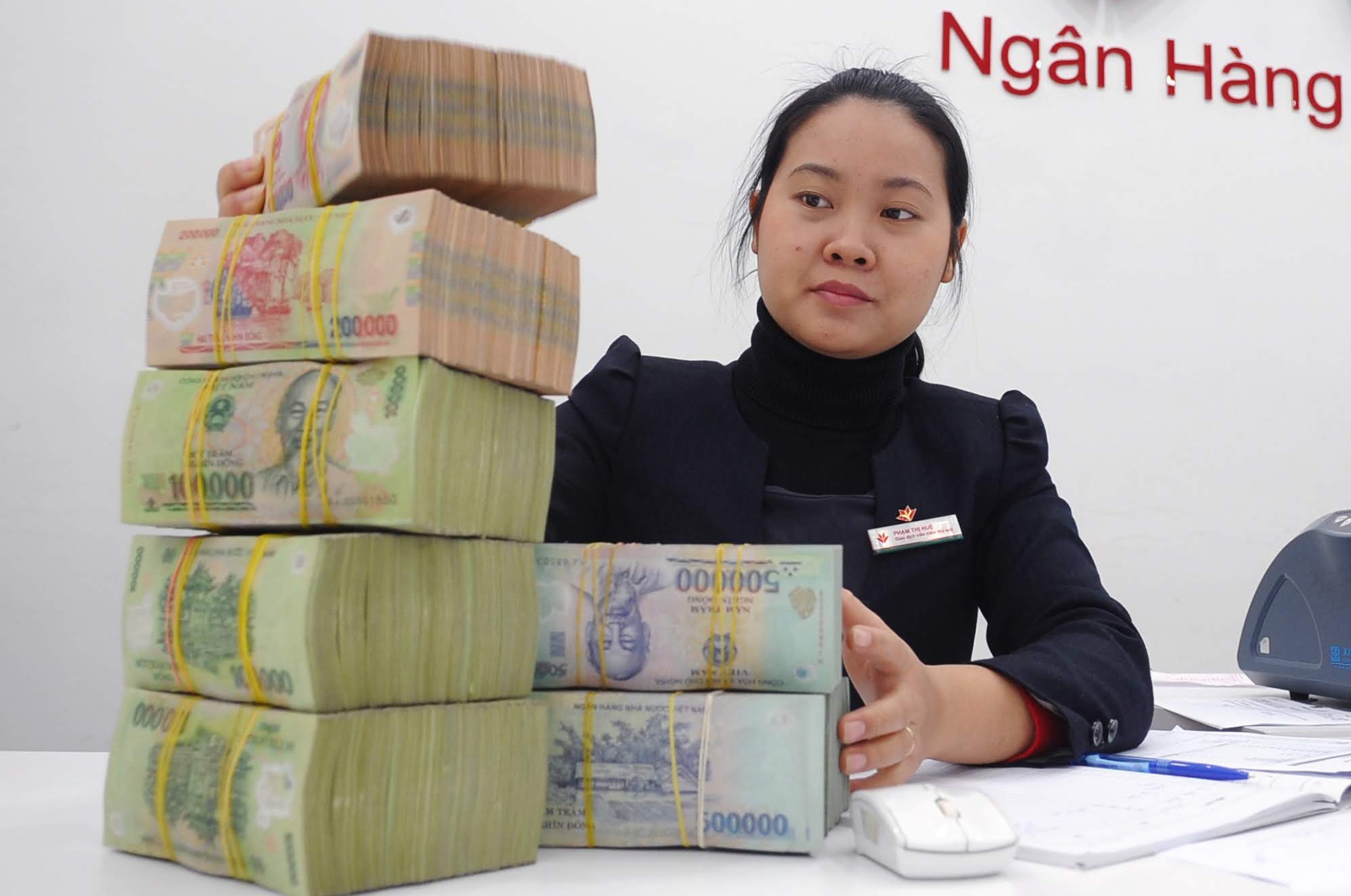 Nhieu ngan hang giam lai suat giup khach doi pho dich corona hinh anh