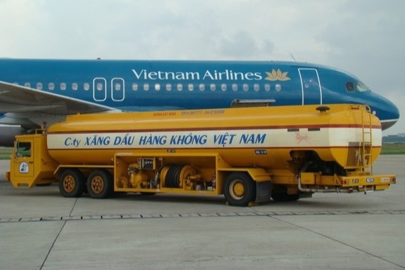 Them dai gia muon ban xang cho may bay hinh anh