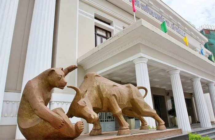 HoSE thu 10 ty dong moi phien giao dich hinh anh