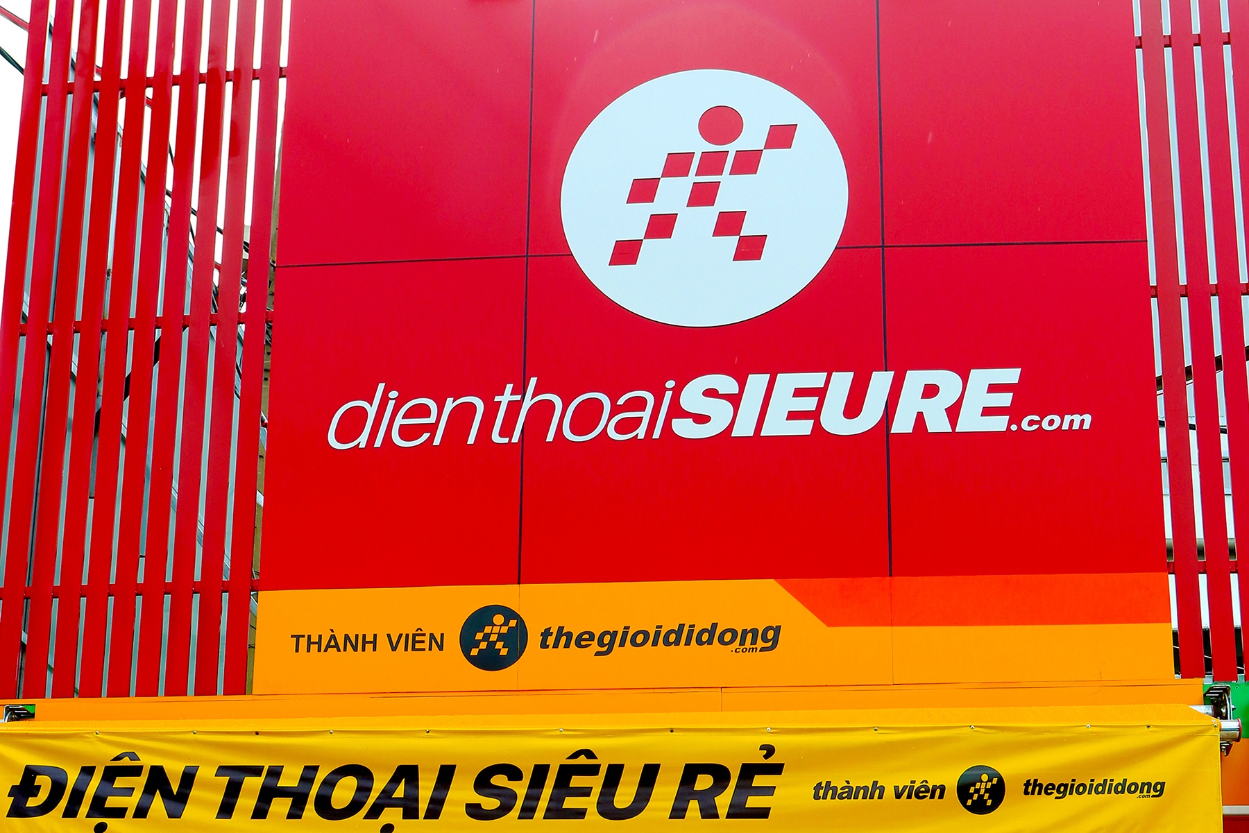 CEO The gioi Di dong noi gi ve viec dong cua Dien Thoai Sieu Re? hinh anh