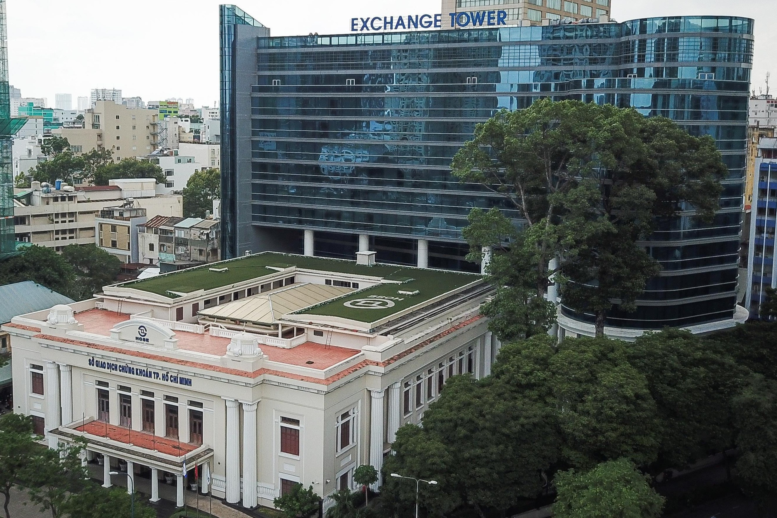 HoSE dung tiep khach sau khi co ca mac Covid-19 hinh anh