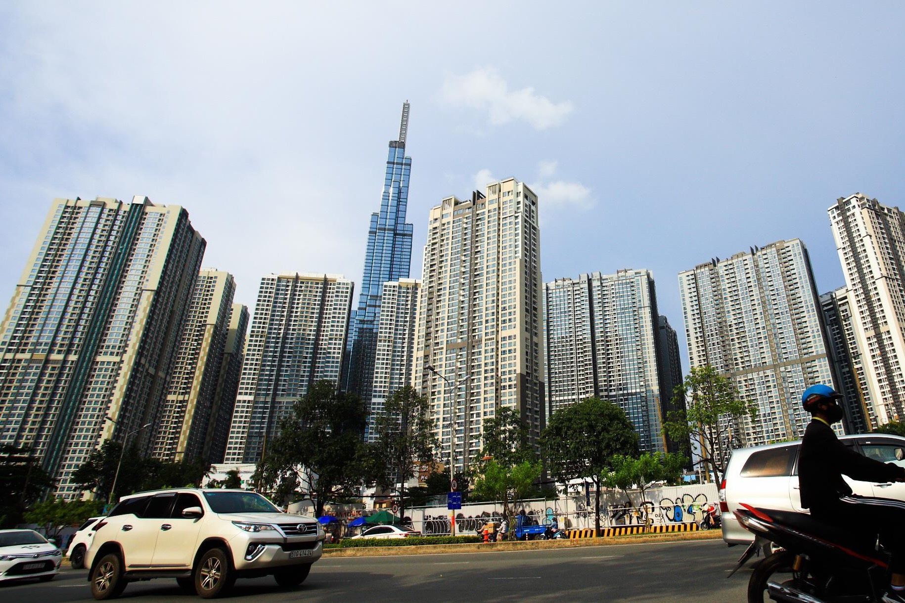 Nha dau tu nuoc ngoai chi 1.700 ty gom co phan Vinhomes hinh anh