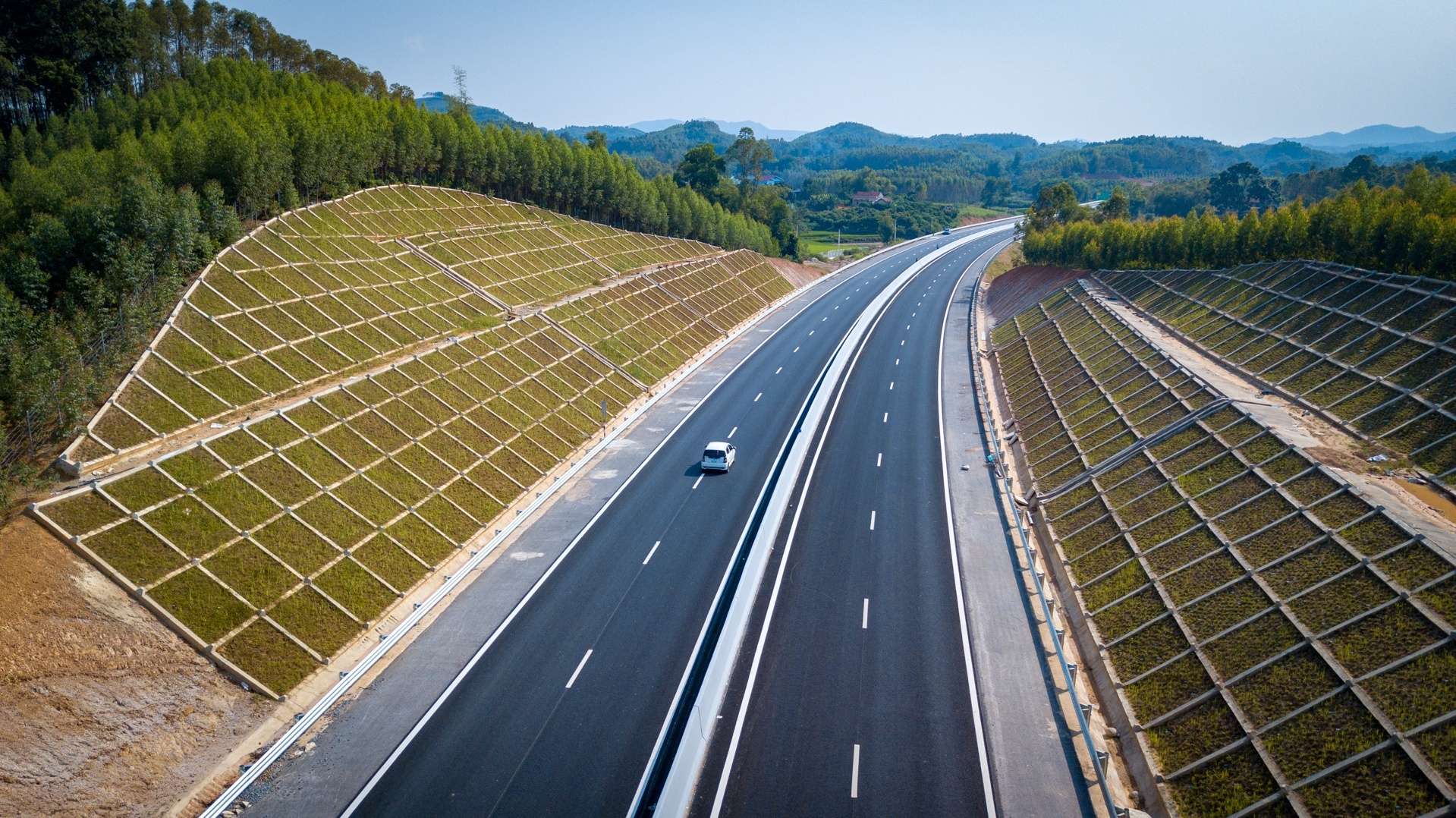 Ap luc giai ngan het 630.000 ty von dau tu cong hinh anh