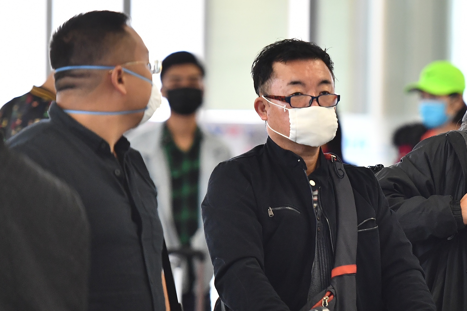 'Chuyen gia nuoc ngoai xep hang doi vao Viet Nam lam viec' hinh anh