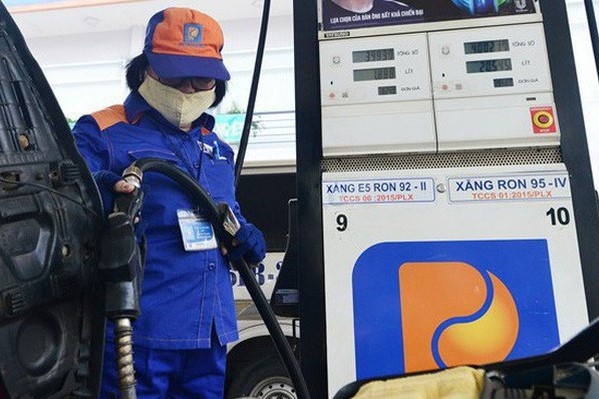 Petrolimex giam lo con gan 700 ty hinh anh