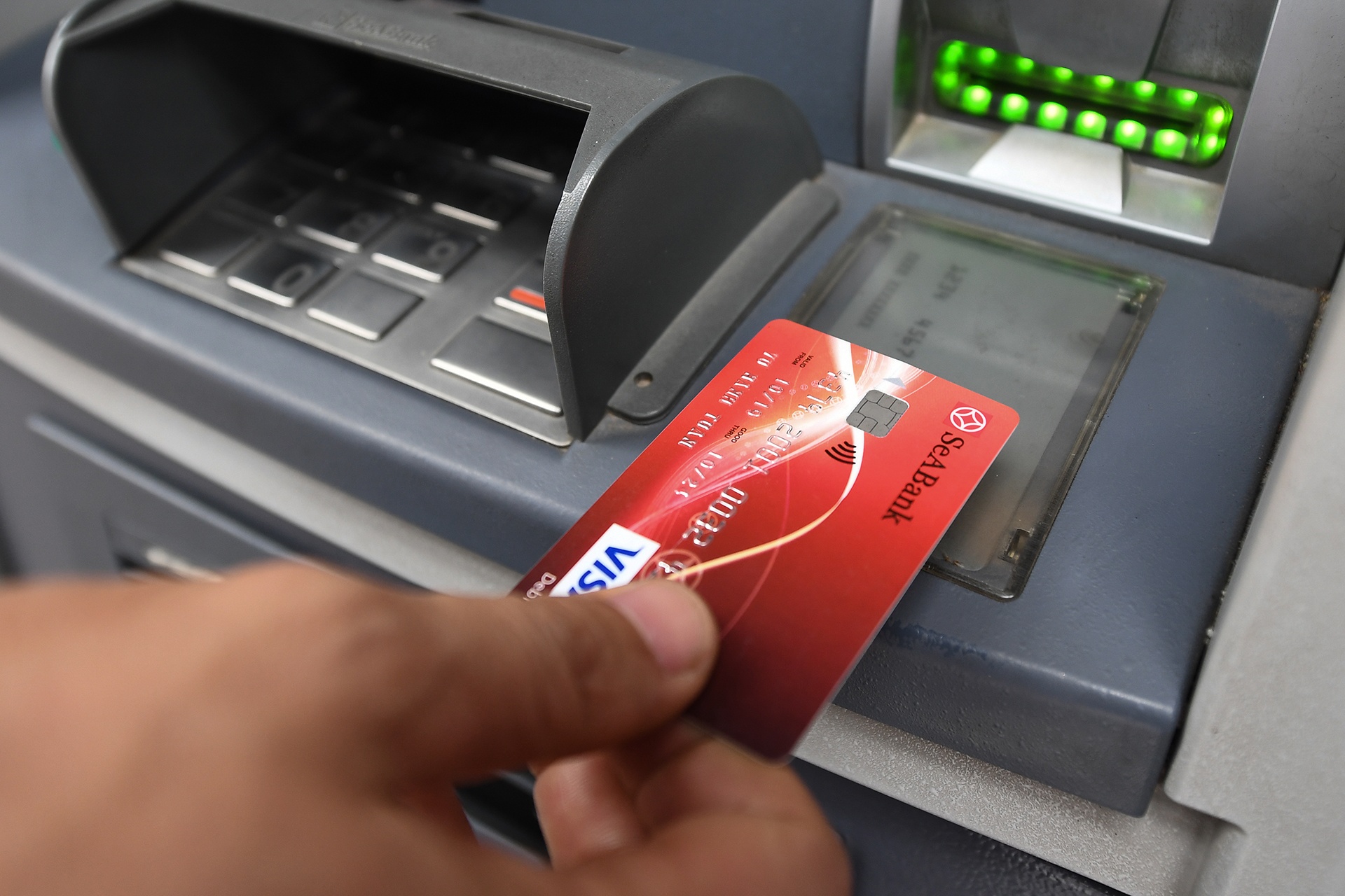 Ngan hang dau tien cho nhan tien tu nuoc ngoai qua the Visa hinh anh