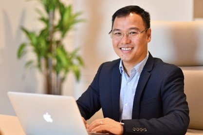 Ong Ho Quynh Hung thoi lam Tong giam doc Dien Quang hinh anh