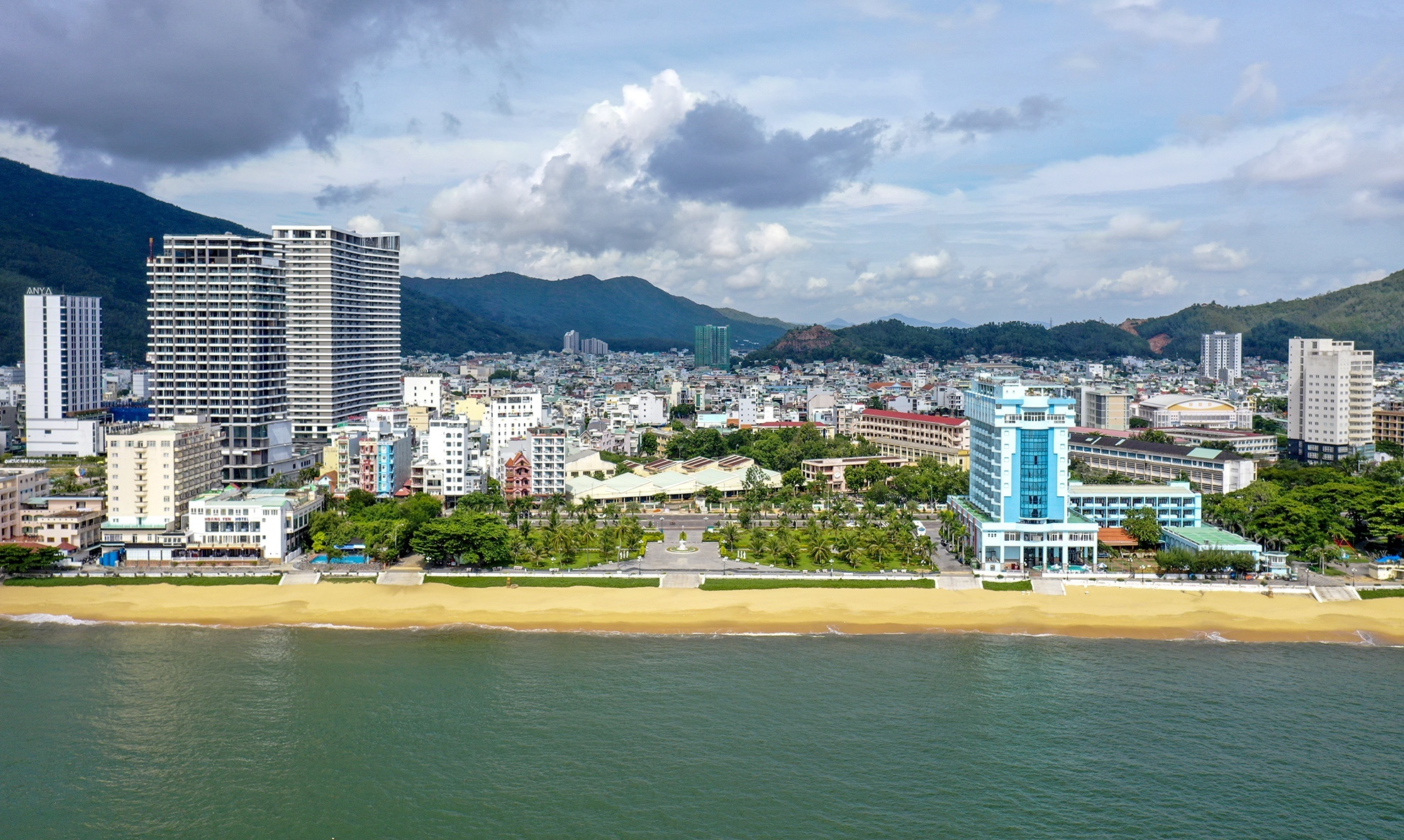 Doanh nghiep tim 'phao cuu sinh' hinh anh