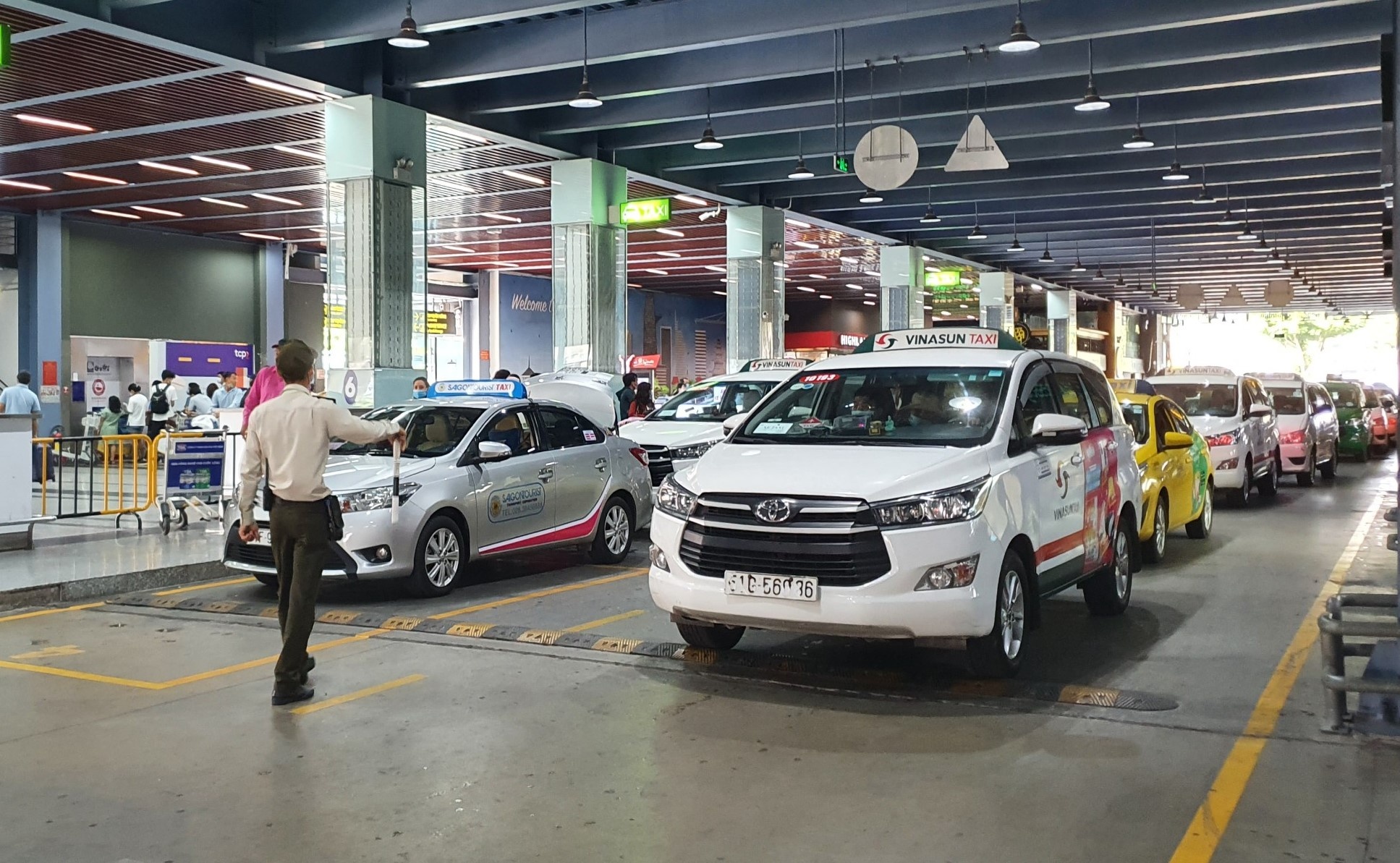 tan son nhat phan lan anh 3