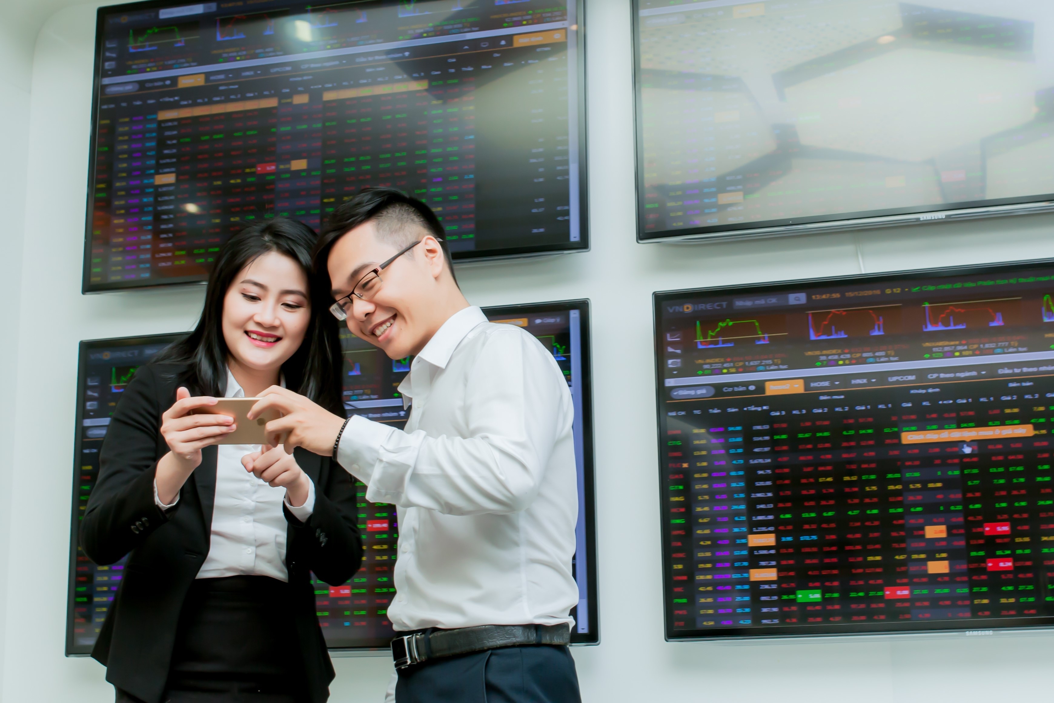 VNDirect bat ngo nang chi tieu loi nhuan len 1.600 ty dong hinh anh