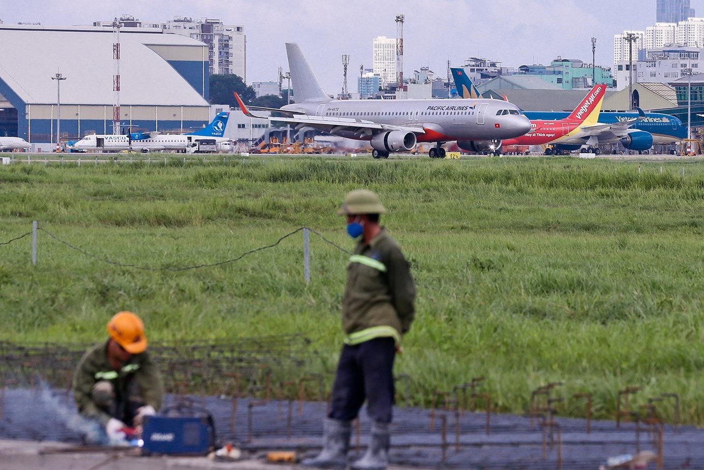 Khai thac duong bang moi tai Tan Son Nhat ngay 31/12 hinh anh