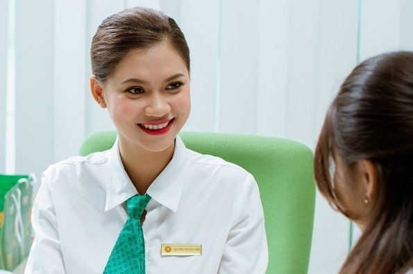 Chu tich OCB: 'Chung toi khong lam gia co phieu, thi truong tu quyet' hinh anh