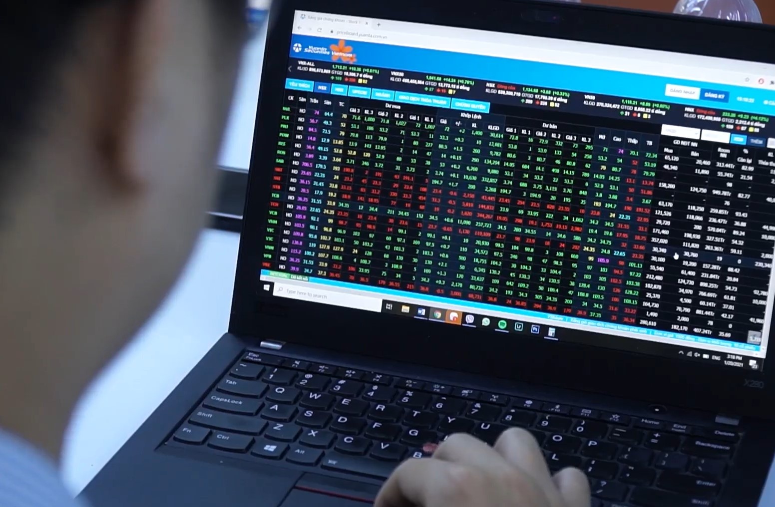 Giao dich lo 1.000 co phieu: Chung khoan thanh san choi 'xa xi' hinh anh