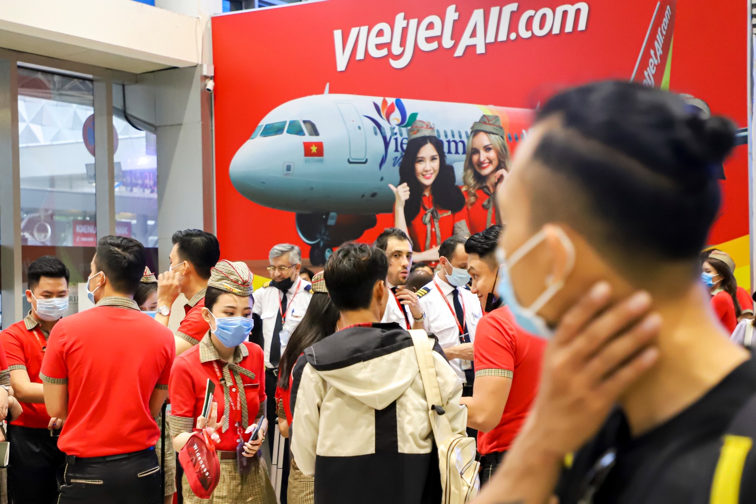 San bay Tan Son Nhat luu y cac khung gio dong duc nhat dip Tet hinh anh