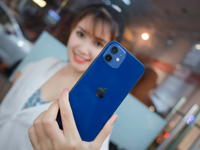 Thu gan 600 ty tu phan phoi iPhone thang dau nam hinh anh