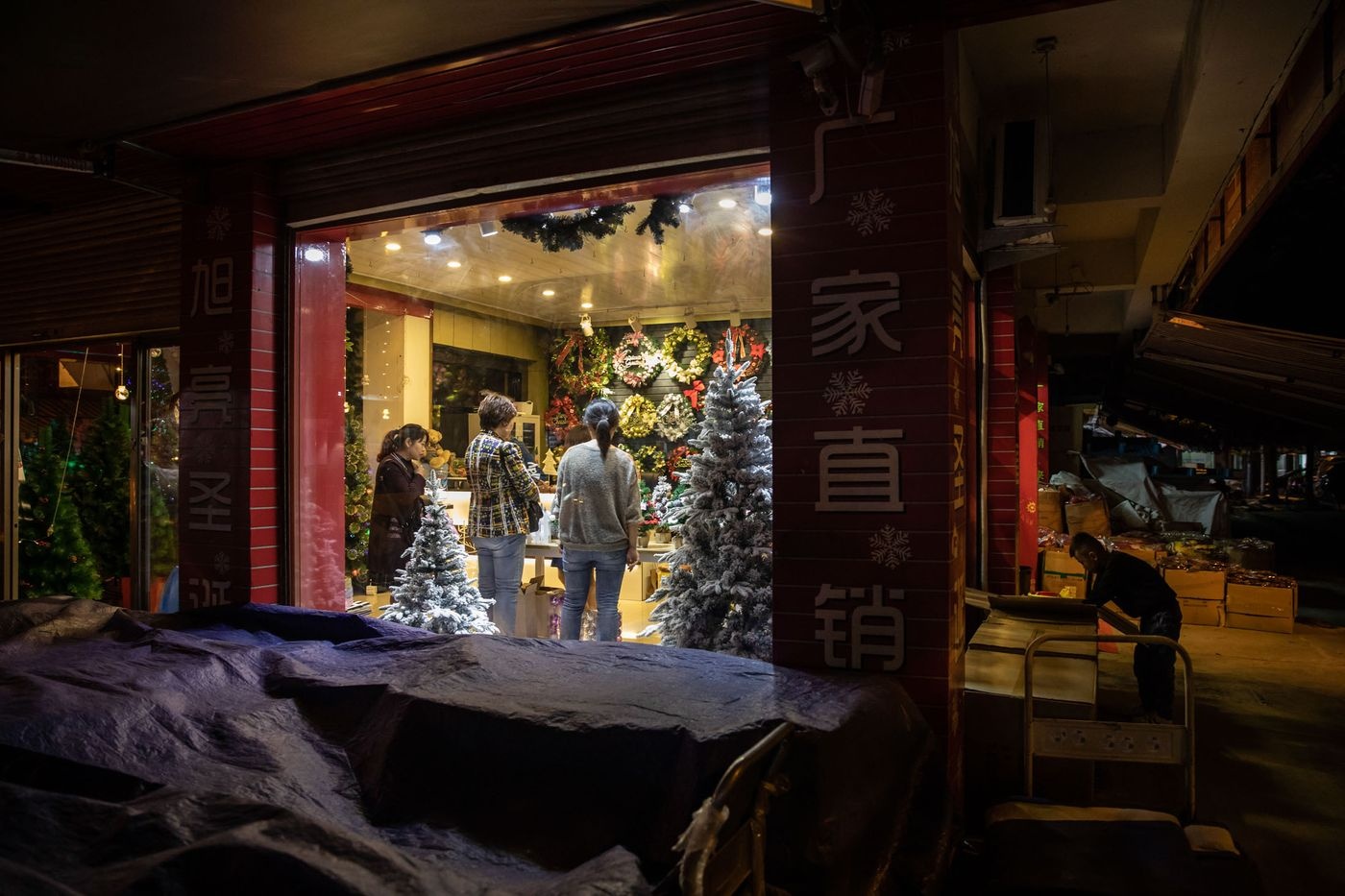 Thanh pho Noel cua Trung Quoc, noi ong Trump khong the cham toi hinh anh