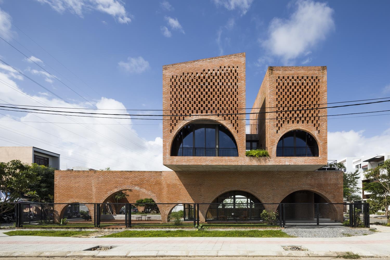 Ngoi nha cuckoo o Da Nang duoc bao My ca ngoi 'bac thay nha gach' hinh anh