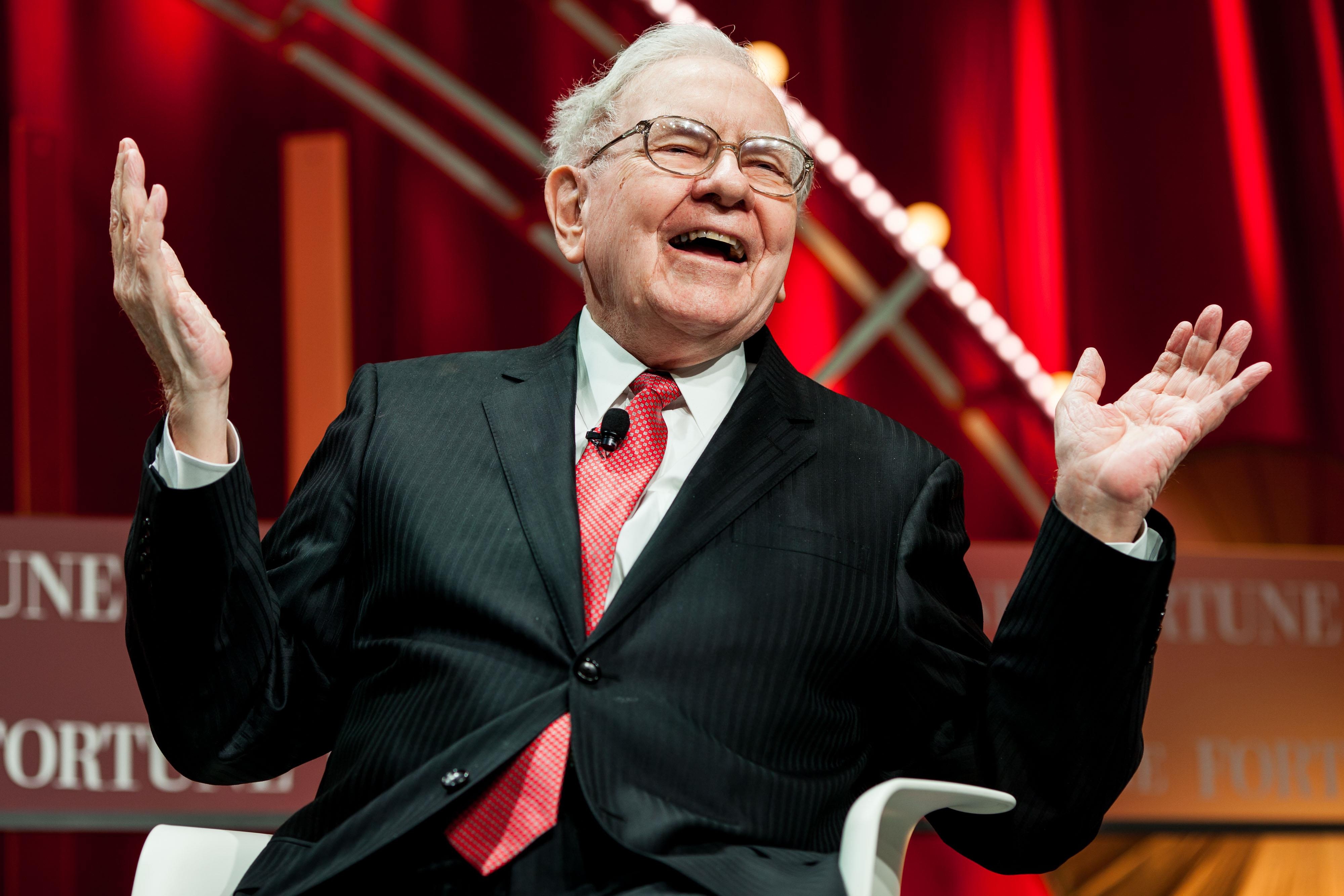 Warren Buffett dang muon mot thuong vu khong lo hinh anh