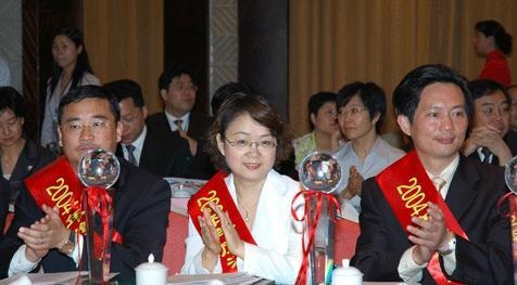 Nu giao vien day Hoa tro thanh ty phu so huu gan 8 ty USD hinh anh