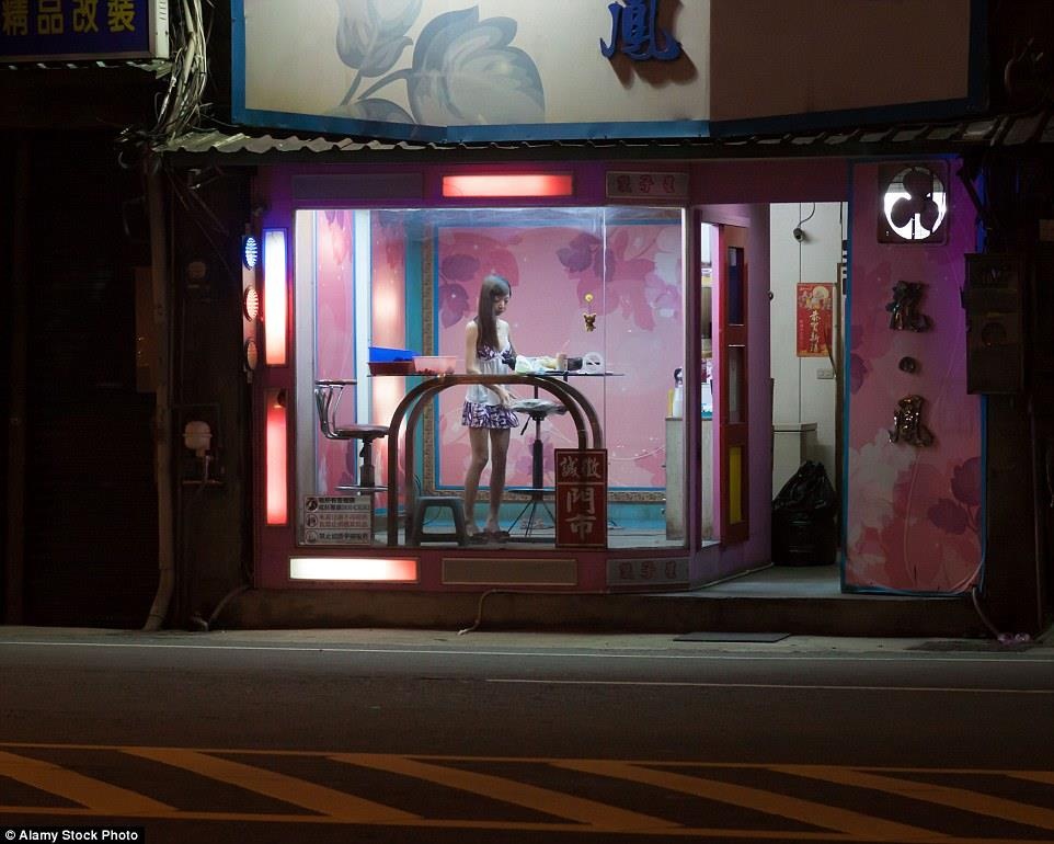 Phuc vu bikini anh 7