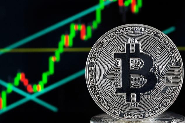 Thuong chien My - Trung 'ha sat' chung khoan, Bitcoin huong loi hinh anh