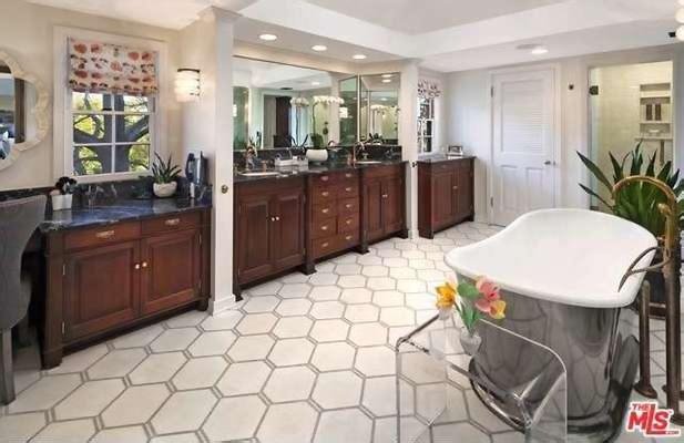 nha cua ty phu anh 9