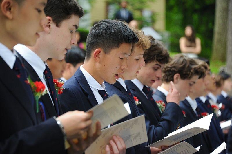 Ngay cang nhieu con nha giau chau A du hoc My tu khi rat be hinh anh