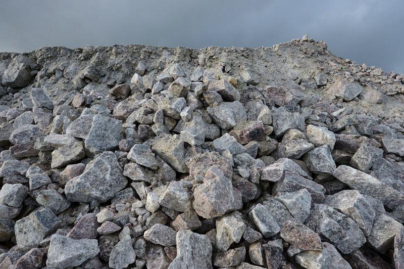 Kho bau khong lo nam duoi ngoi lang heo lanh o chau Au hinh anh