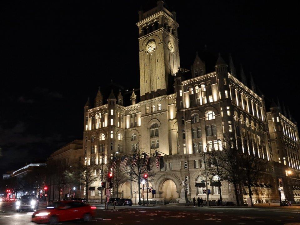 Khach san 200 trieu USD gay tranh cai cua Tong thong Trump co gi? hinh anh