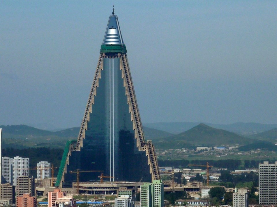 Nhung cong trinh bi bo hoang anh 8